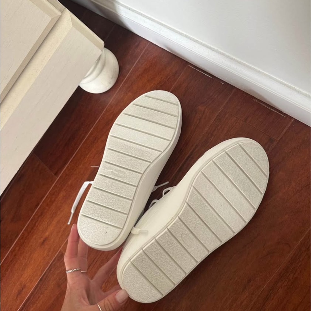 Dr. Scholl's Cream and White Sneakers - Picture 6 of 7